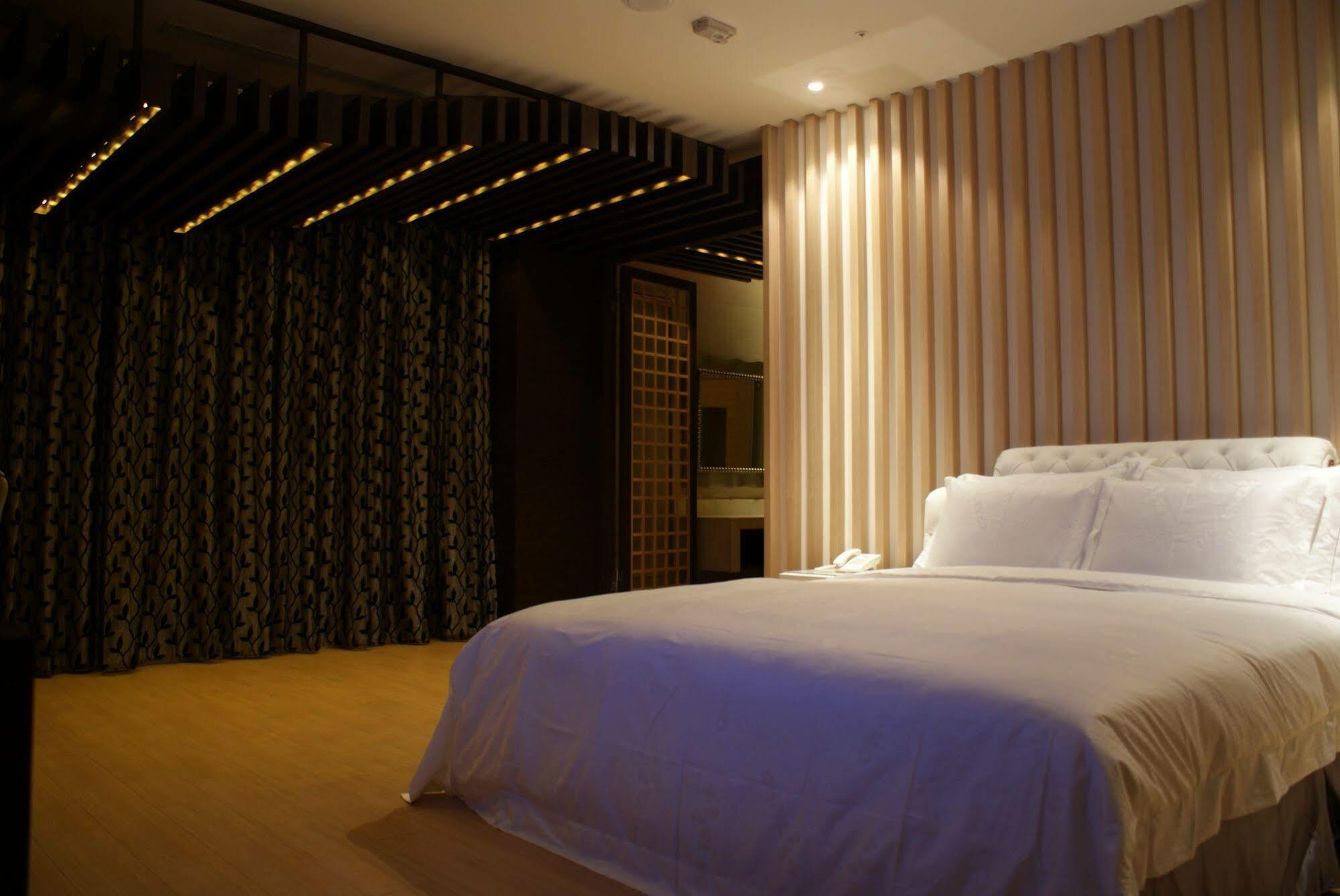 All-Ur Boutique Motel - Taichung Branch Kültér fotó